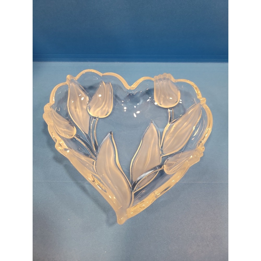 Original Walther-Glas Nadine Satin Heart Tulips Glass Dish-6"